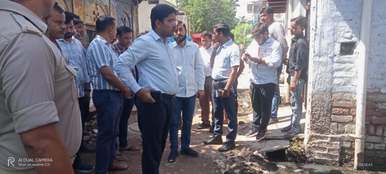 नगर आयुक्त ने गंदगी पाये जाने पर सुपरवाइजर का वेतन रोका