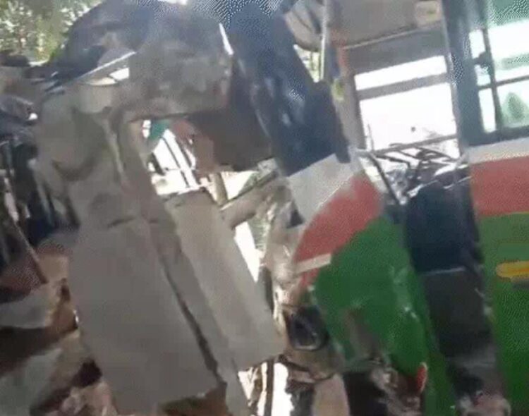 बाह में दो बसों की आमने-सामने भिड़ंत में एक बुजुर्ग की मौत, कई घायल