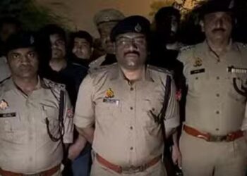 खंदौली में ठेकेदार के घर में डकैती डालने वालों से पुलिस की मुठभेड़