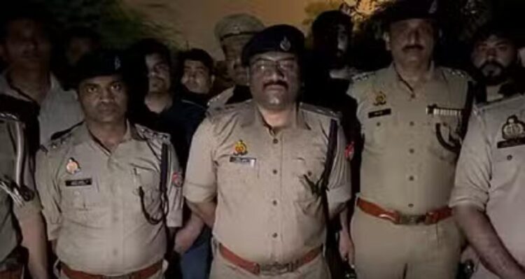 खंदौली में ठेकेदार के घर में डकैती डालने वालों से पुलिस की मुठभेड़