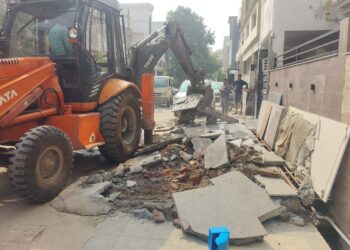 कमला नगर में नगर निगम ने ध्वस्त किये अवैध निर्माण