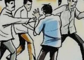 शिल्पग्राम के पास एक भाई का सिर फोड़ा, दूसरे का पैर तोड़ा