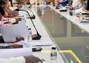 सड़कों की होगी मरम्मत, वाहनों के खर्च की होगी जांच