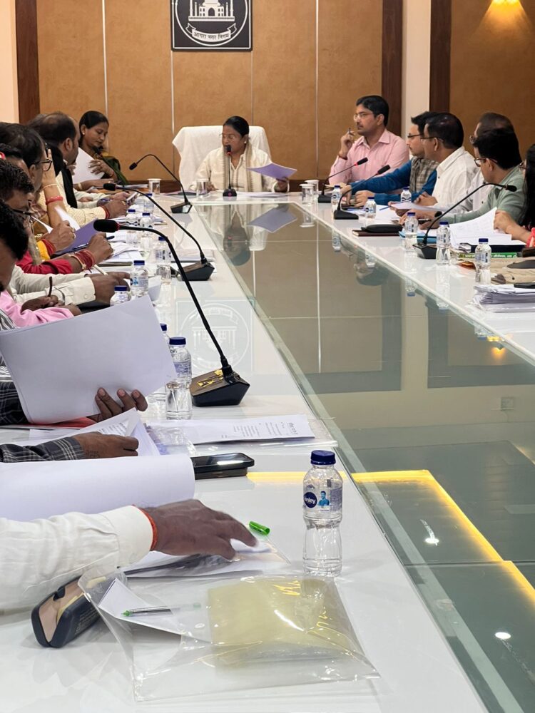 सड़कों की होगी मरम्मत, वाहनों के खर्च की होगी जांच