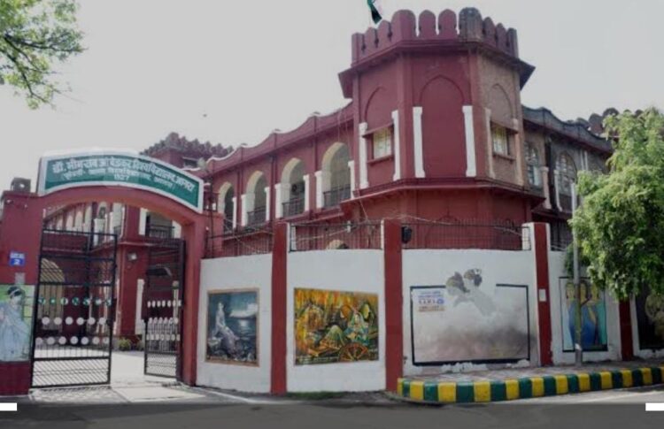 A प्लस मिलने वाली यूनिवर्सिटी की बदतर स्थिति बरकरार, परीक्षा शुरू होने के बाद भी बनाए जा रहे केंद्र