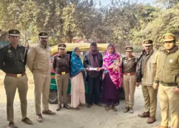 मुसाफ़िरों को फंसाकर दो बहनें करतीं थीं चोरी