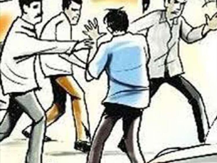 एत्माउद्दौला में घर के सामने गाय बांधने को लेकर दो पक्षों में हुआ झगड़ा, 6 घायल
