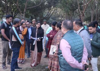 कमिश्नर ने सुभाष पार्क में सौंदर्यीकरण कार्य की धीमी प्रगति पर जताई नाराजगी