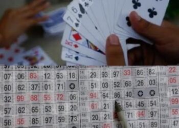 आगरा में कई थाना क्षेत्र में पुलिस की शह पर चल रहा जुआ-सट्टा, कमिश्नर बोले लिखा जाएगा संलिप्त पुलिसकर्मियों पर मुकदमा