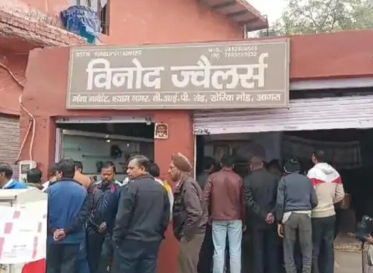 शाहगंज में दो दिन में दो ज्वेलर्स के यहां चोरी, पुलिस हाथ पर हाथ रख कर बैठी हुई