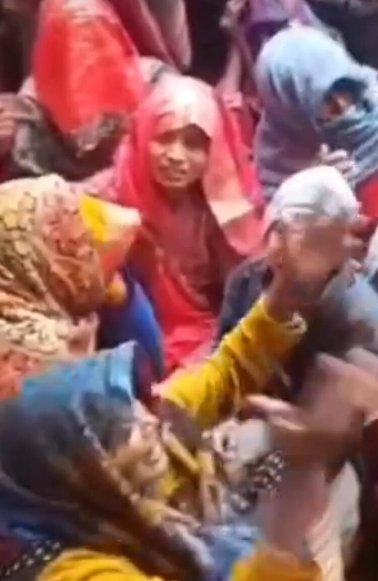 बाह में दंपति के शव मिले, पत्नी का शव बिस्तर पर था पति का फंदे पर