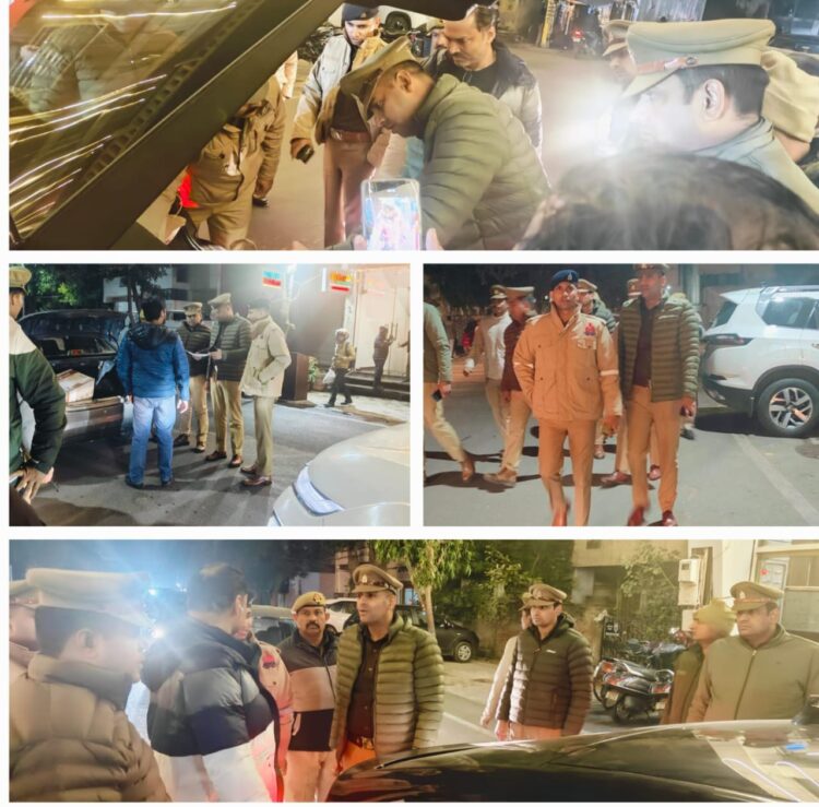 नए साल के जश्न से पहले सड़कों पर उतरी पुलिस, पीएसी भी मौजूद