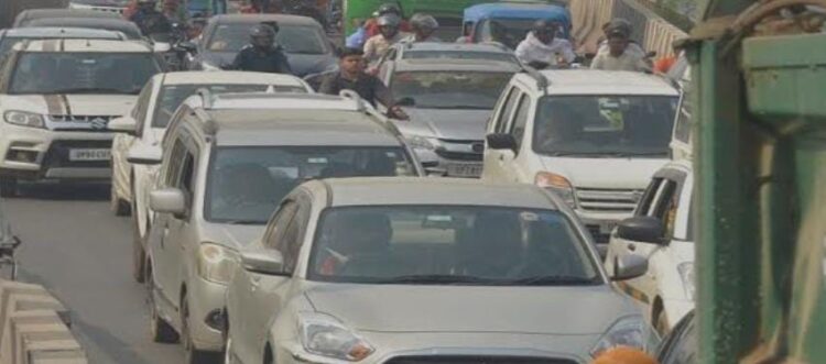 साल के पहले दिन पूरा शहर जाम ही जाम, ट्रैफिक पुलिस कर्मी दूर तक नहीं आए नजर