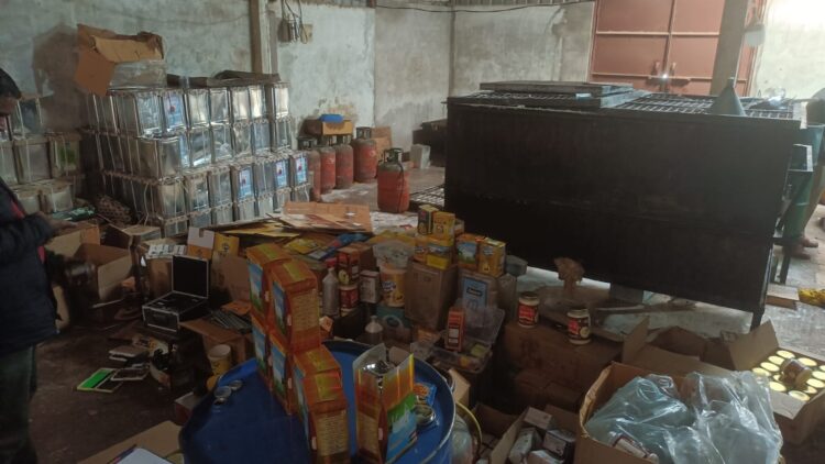 ताजगंज में पकड़ी गई नकली घी बनाने की फैक्ट्री, कई राज्यों में हो रही थी सप्लाई