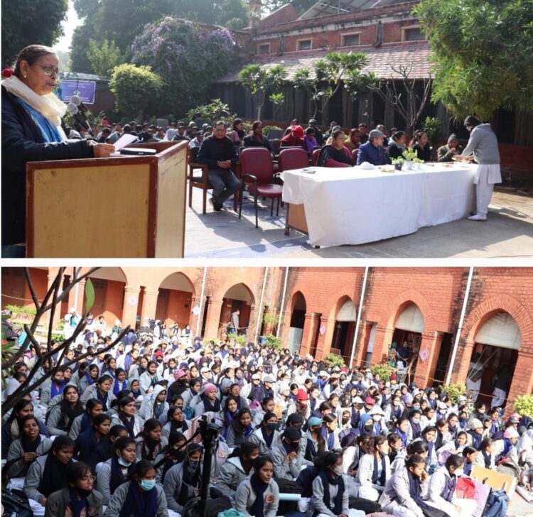 डीईआई में लगे स्काउट गाइड कैंप में छात्रों ने टेंट बनाने से लेकर खाना बनाना सीखा