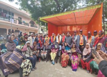 कड़ाके की सर्दी में कंबल पाकर खिले जरूरतमंदों के चेहरे