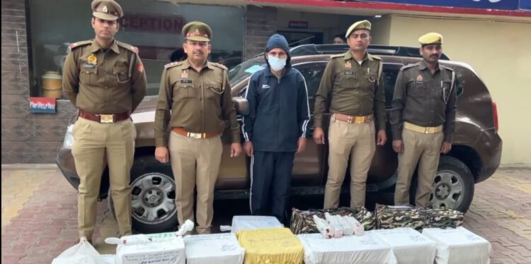 अंग्रेजी शराब की तस्करी करने वाले को सदर पुलिस ने पकड़ा