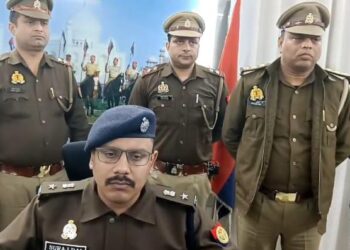 गैंगवार में हुई युवक की हत्या के मामले में पुलिस ने आठ आरोपी पकड़े, एक के पैर में लगी गोली
