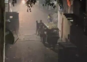 छत्ता में दो पक्षों में मारपीट व पथराव का वीडियो वायरल