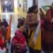 नगर निगम में नाली, खरंजे की समस्या को लेकर महिलाओं ने किया प्रदर्शन