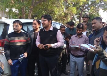 गंदगी कर स्वच्छता अभियान को लगा रहे पलीता, जुर्माना