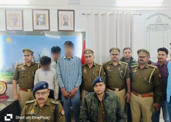 नकली पुलिस की असली पुलिस से मुठभेड़, दो के पैर में लगी गोली