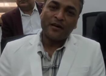 इंस्पेक्टर की पत्नी की गाड़ी से गाड़ी टच होने पर डॉक्टर को पुलिस वालों ने जड़े थप्पड़, अपराधियों की तरह हवालात में ठूंसा