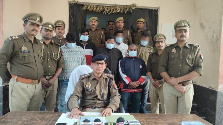 बसों में यात्री बनकर दूसरे यात्रियों के आभूषण और नगदी चोरी करने वाला गिरोह पकड़ा