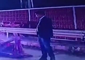 सांसद के गनरों की दबंगई के चलते 20 मिनट तक एक के बाद एक गाड़ियां  टोल से निकलती रहीं