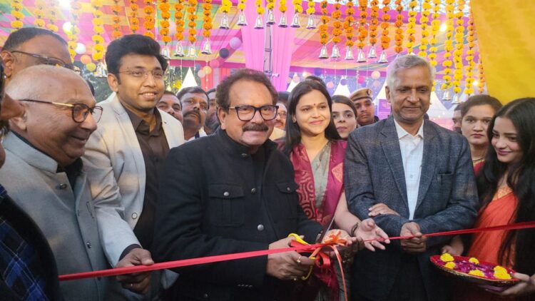 रंगारंग कार्यक्रम के साथ ताज महोत्सव का हुआ शुभारंभ