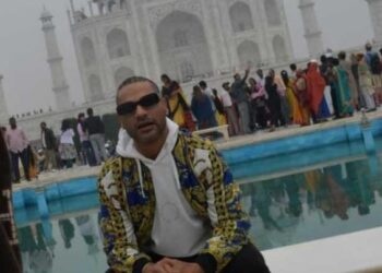 क्रिकेटर शिखर धवन ने किया ताजमहल का दीदार