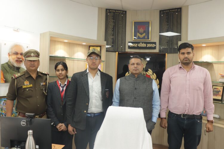 मुक्केबाजी में स्वर्ण पदक जीतकर देवांशी ने किया आगरा का नाम रोशन