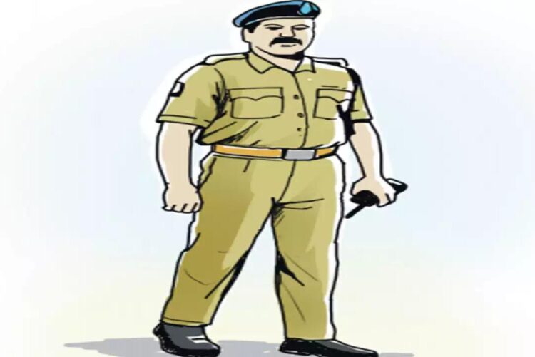 पैसे के चक्कर में पुलिस लाइन में तैनात तीन सिपाहियों ने 60 विदेशी पर्यटकों के प्रतिनिधिमंडल को घुमा डाला ताजमहल !