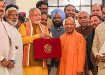 योगी सरकार ने लोगों के लिए खोला खजाना, चार नए एक्सप्रेस-वे, AI सिटी, छात्राओं को स्कूटी