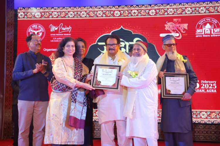 ताजमहल के साथ जरदोजी की कारीगरी के लिए विश्व में हो आगरा की पहचान : प्रो. बघेल