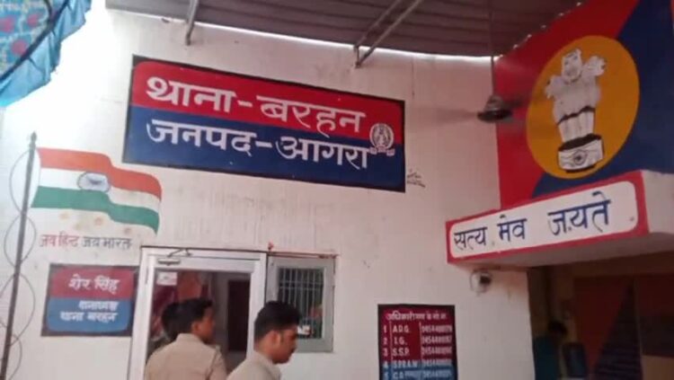 बरहन में बदमाशों ने तमंचा तानकर टमाटर से भरी गाड़ी लूटी