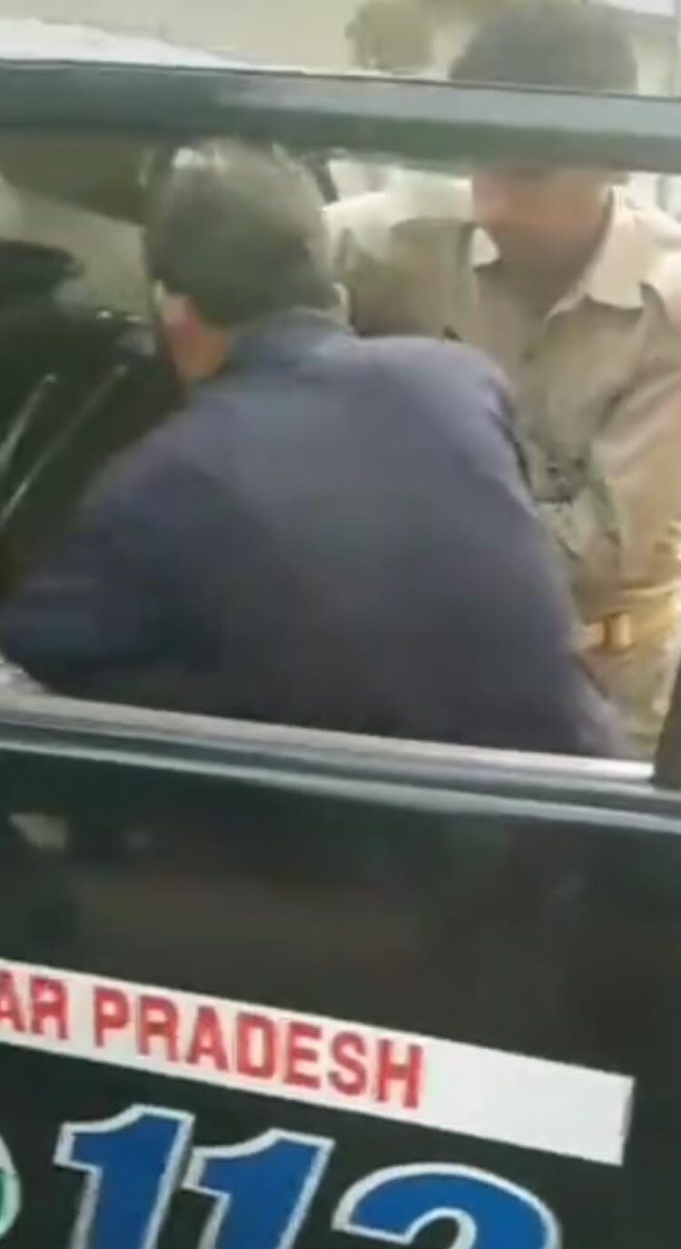 आत्मदाह करने वाले युवक को पुलिस ने समय पर पहुंचकर बचाया