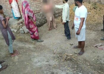 खंदौली में महिला के कपड़े फाड़ कर बेल्ट और डंडे से पीटा, शिकायत करने थाने गई तो वहां से भगा दिया