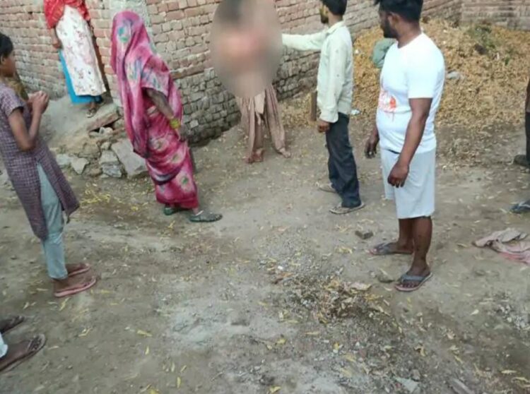 खंदौली में महिला के कपड़े फाड़ कर बेल्ट और डंडे से पीटा, शिकायत करने थाने गई तो वहां से भगा दिया