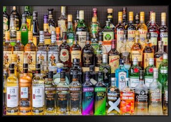 होली पर ताज नगरी में 14 करोड़ की शराब पी गए लोग