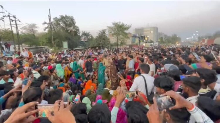 नेशनल हाईवे पर जाम लगने पर 150 अज्ञात लोगों के खिलाफ न्यू आगरा थाने में मुकदमा दर्ज