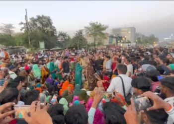 सिकंदरा थाना पुलिस की लचर कार्यशैली की वजह से लगा हाईवे पर दो घंटे जाम, परेशान हुए हजारों लोग