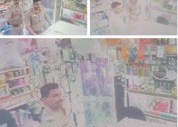 आखिर यह कैसी पुलिसिंग! दरोगा बना ‘पुलिस वाला गुंडा’ दुकानदार को जड़े कई थप्पड़