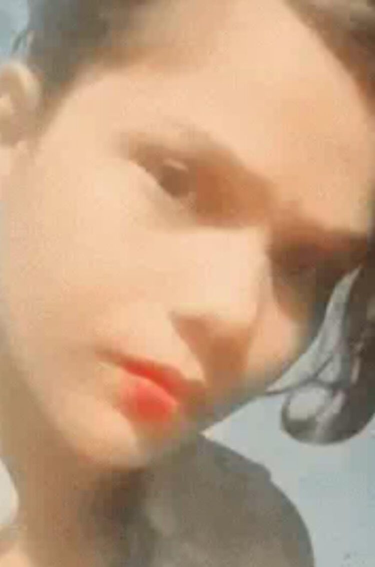 पत्नी को बेहोश करने के बाद हत्या, हाथ की नस काटी