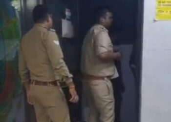 हरीपर्वत में एक होटल में प्रेमी ने लगा ली आग, प्रेमिका भी झुलसी