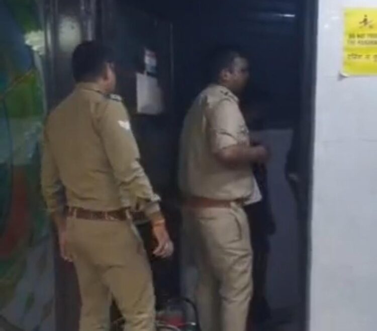 हरीपर्वत में एक होटल में प्रेमी ने लगा ली आग, प्रेमिका भी झुलसी