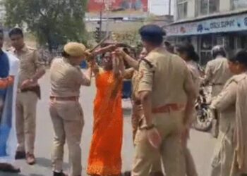 सपा सांसद सुमन के घर प्रदर्शन करने जा रही दो नेत्रियों को हिरासत में लिया
