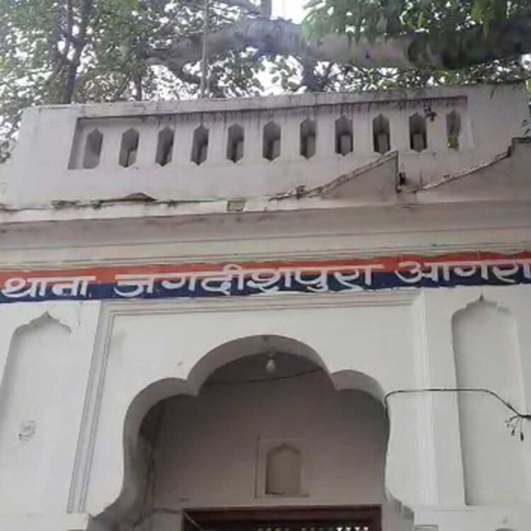 गर्भवती पत्नी और सौतेली बेटी की हत्या सिर में भारी वस्तु मारकर की गई थी
