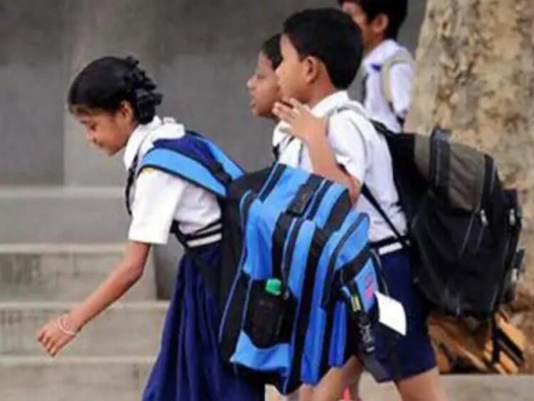 भीषण गर्मी और हीट वेव के चलते स्कूल का समय 7 से 12 बजे तक करने की मांग