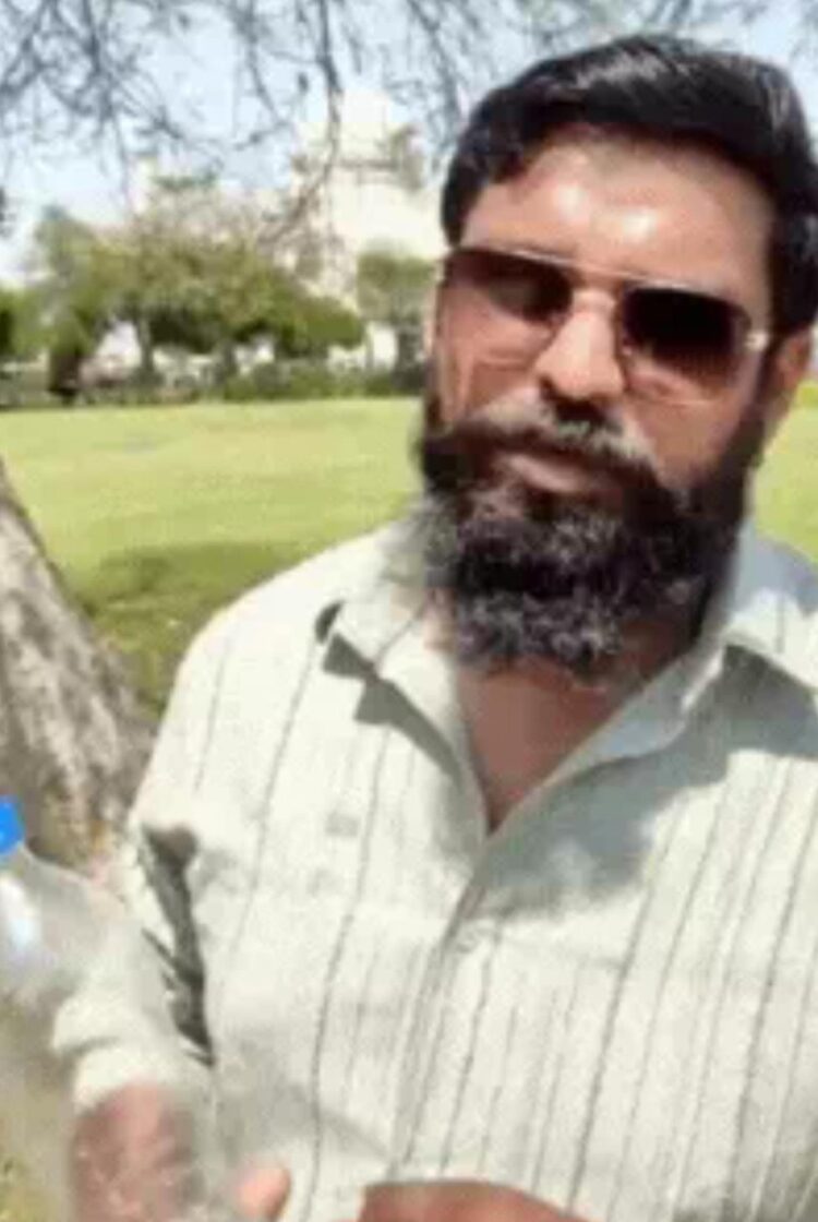 ताजमहल में मुमताज की कब्र पर गंगाजल छिड़कने का दावा